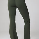 Women's Hugcurve No Front Seam Flare Leggings 31'' Aspen Olive