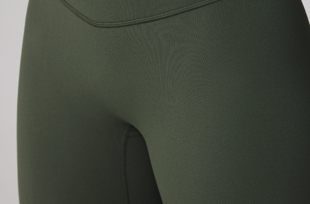 Women's Hugcurve No Front Seam Flare Leggings 31'' Aspen Olive